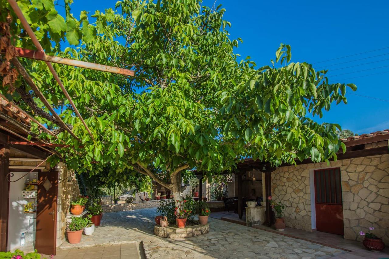 Porto Giardino Apartments Kypseli Екстер'єр фото