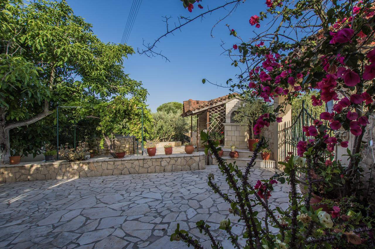 Porto Giardino Apartments Kypseli Екстер'єр фото