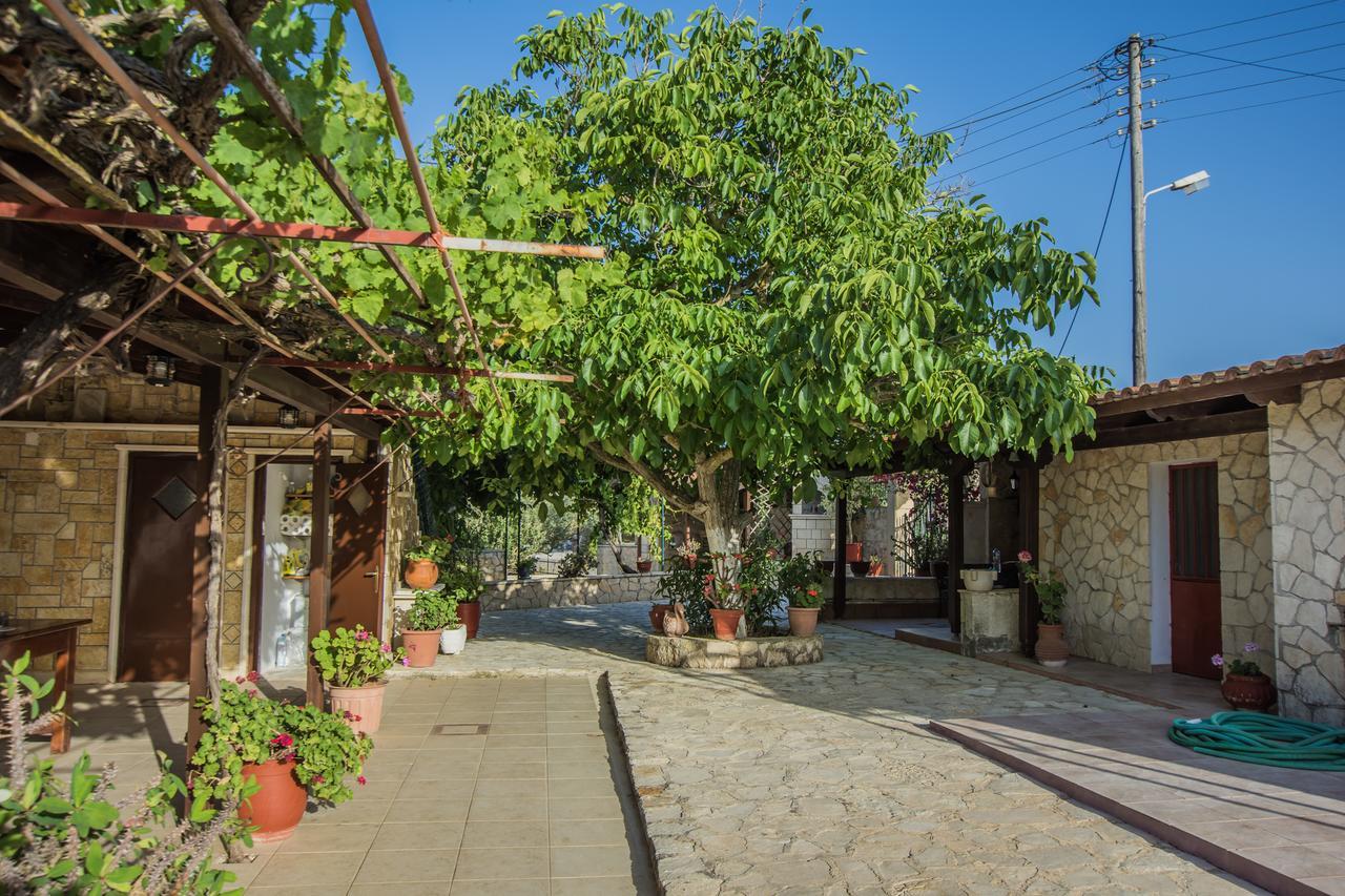 Porto Giardino Apartments Kypseli Екстер'єр фото