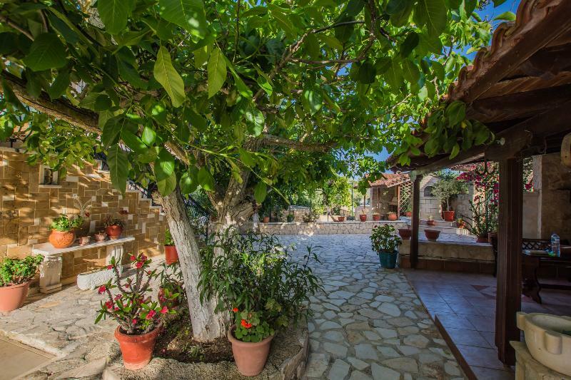 Porto Giardino Apartments Kypseli Екстер'єр фото